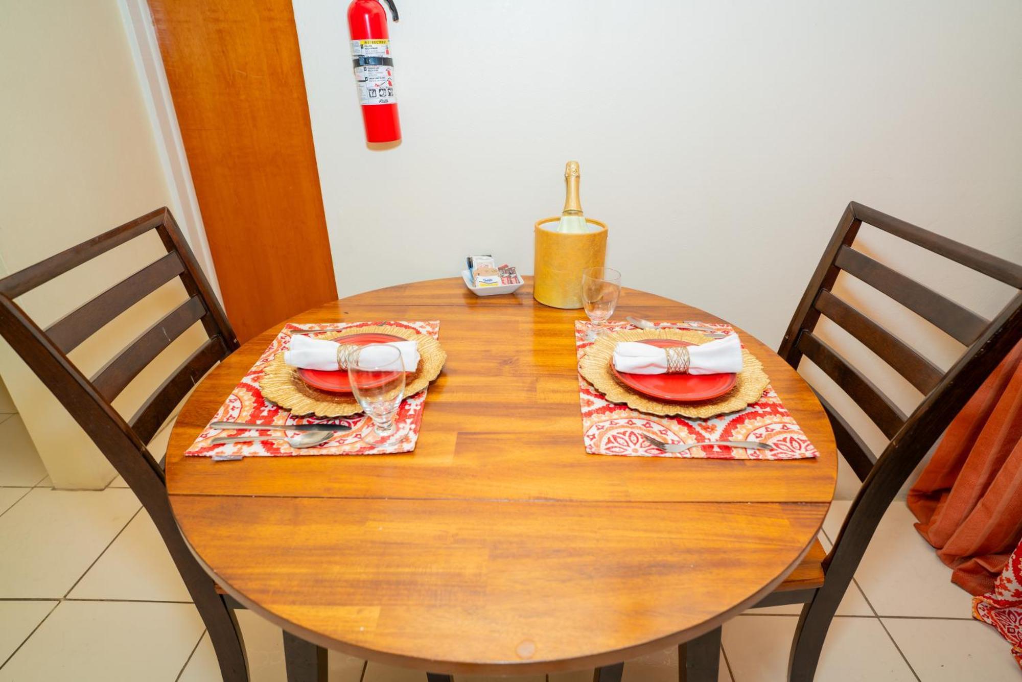 St. John's Connie'S Comfort Suites المظهر الخارجي الصورة